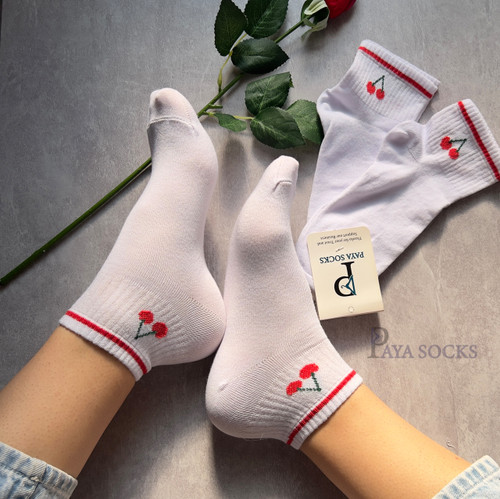 جوراب سفید دخترانه طرح گیلاسی مناسب استایل روزمره