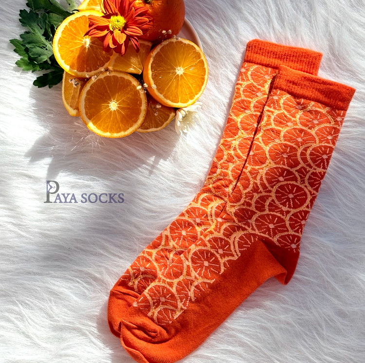 جوراب ساقدار دخترانه نارنجی با طرح میوهای