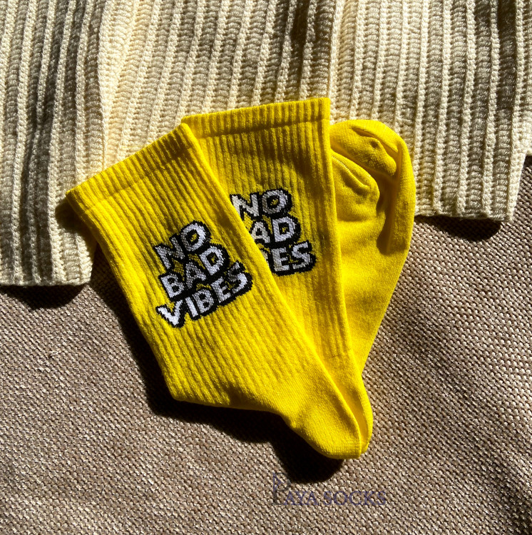 جوراب ساقدار زنانه زرد طرح نوشته No Bad Vibes